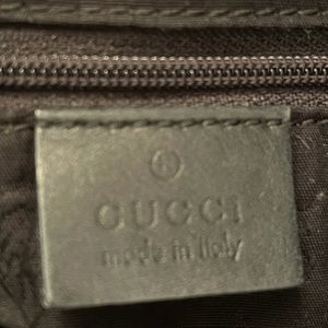 100% Authentic Gucci purse in a good condition.
